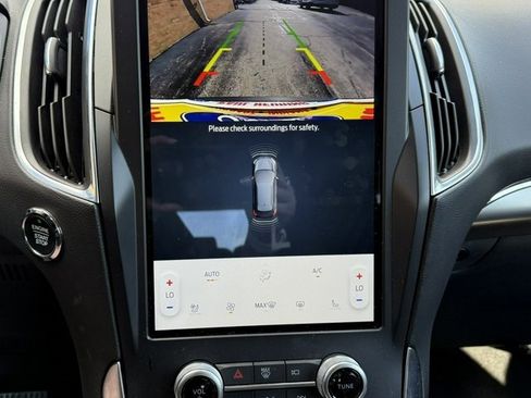 Used 2024 Ford Edge Titanium image 10