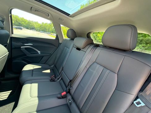 Used 2025 Audi Q5 Premium w/ Convenience Package AWD/4WD image 20