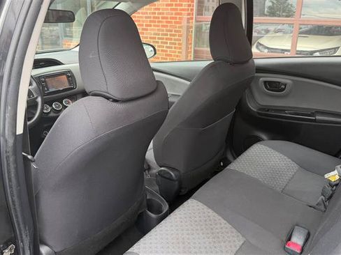 Used 2017 Toyota Yaris L w/ Carpet Mat Package FWD image 18