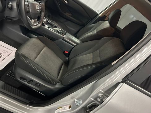 Used 2025 Nissan Rogue SV AWD/4WD image 10