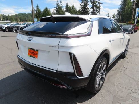 Used 2025 Cadillac Lyriq Luxury RWD image 8