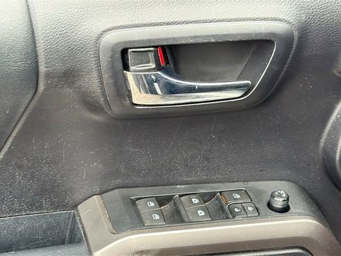 Used 2021 Toyota Tacoma Limited image 9