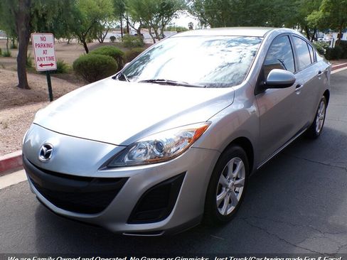 Used 2011 MAZDA MAZDA3 i Touring FWD image 3