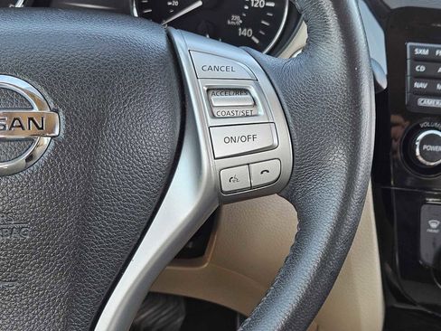 Used 2016 Nissan Rogue SL image 27