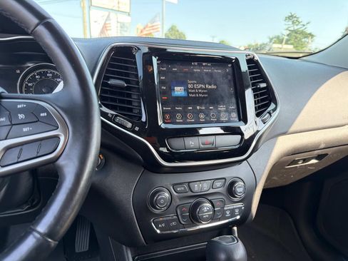 Used 2019 Jeep Cherokee Limited AWD/4WD image 27