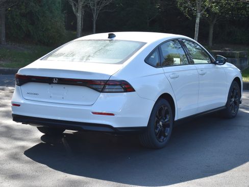 New 2025 Honda Accord SE image 8