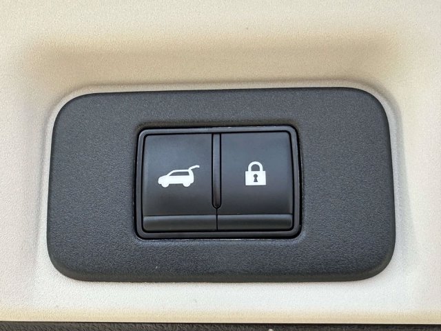 Used 2024 Nissan Ariya AWD image 15