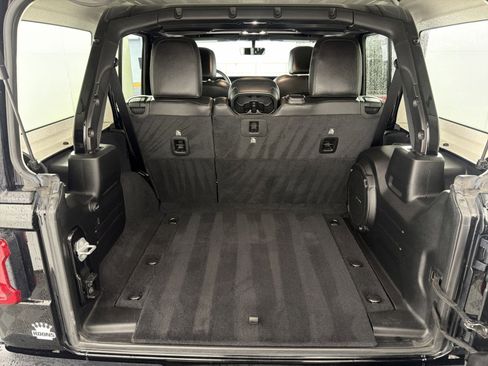 Used 2020 Jeep Wrangler Unlimited Sahara image 25