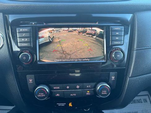 Used 2020 Nissan Rogue SV image 22