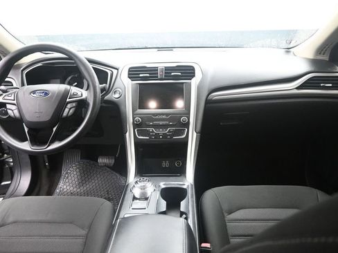 Used 2020 Ford Fusion SE FWD image 12