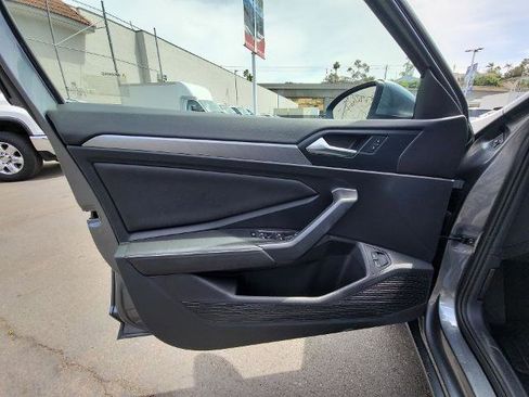 Used 2024 Volkswagen Jetta SE FWD image 21