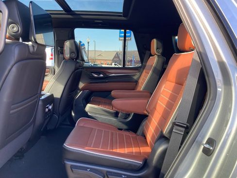 Used 2023 GMC Yukon Denali Ultimate AWD/4WD image 16