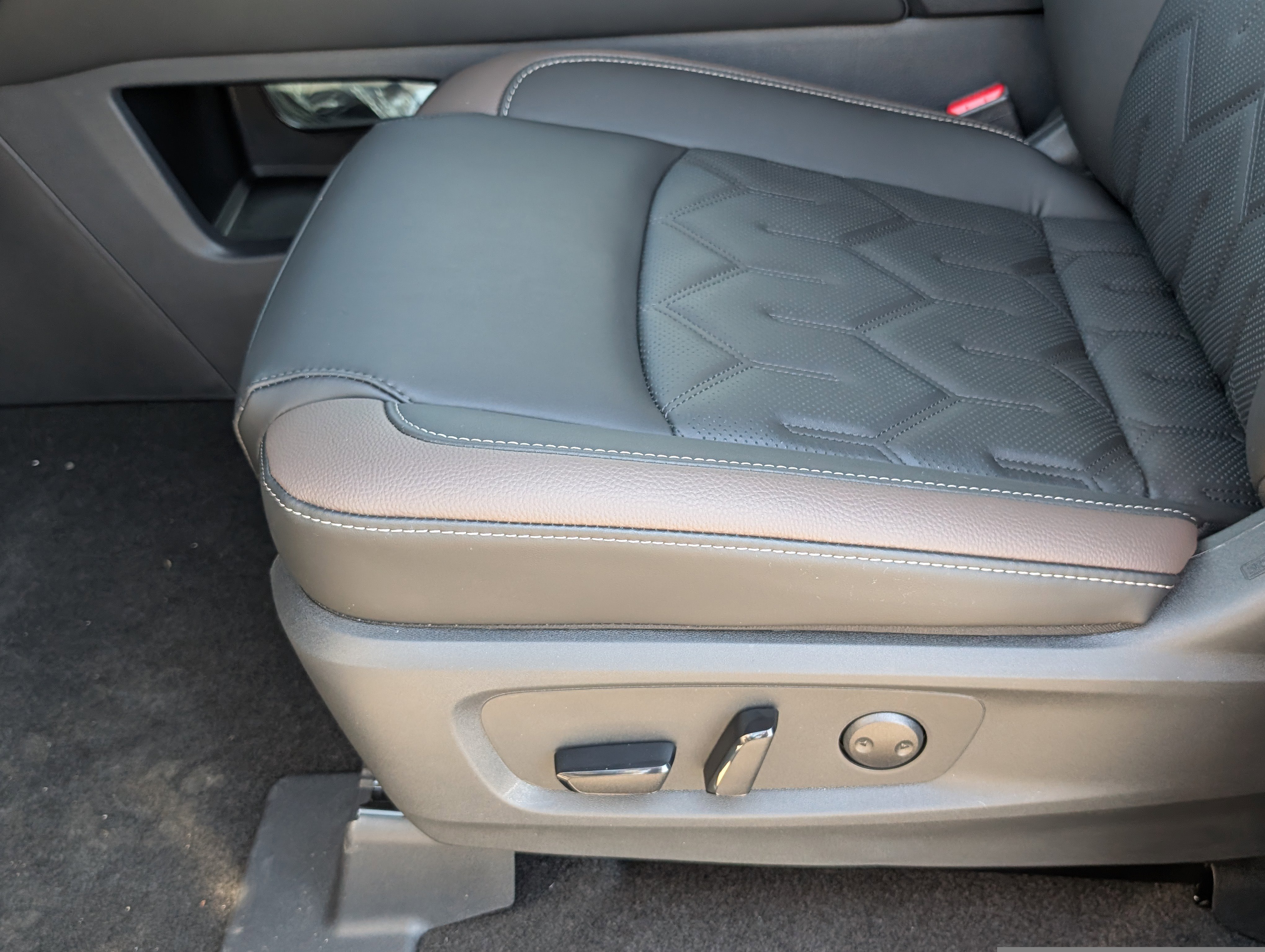 New 2026 Nissan Pathfinder Platinum w/ Accent Package FWD image 19