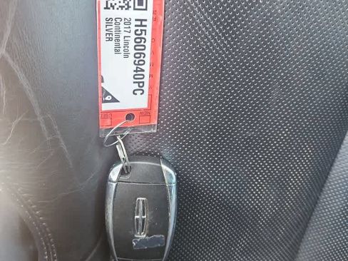 Used 2017 Lincoln Continental Select FWD image 18