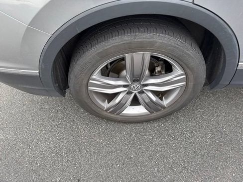 Used 2021 Volkswagen Tiguan SEL AWD/4WD image 18