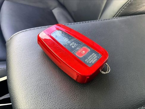 Used 2019 Toyota Prius Prime Premium image 14