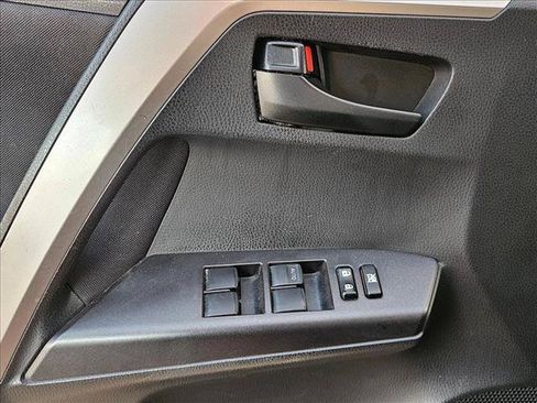Used 2016 Toyota RAV4 LE FWD image 22
