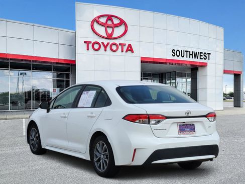 Used 2020 Toyota Corolla LE image 4
