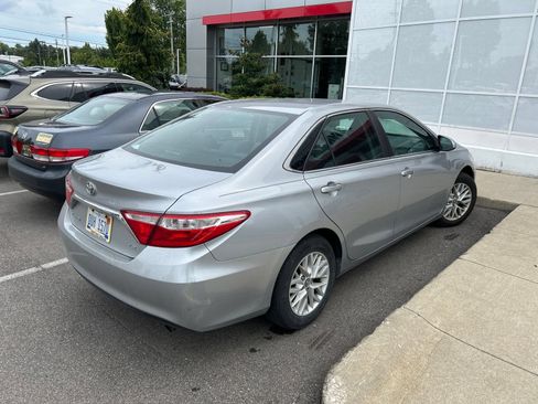 Used 2016 Toyota Camry LE FWD image 3