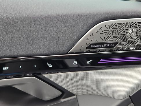 Certified 2025 BMW 530i xDrive w/ M Sport Package image 25