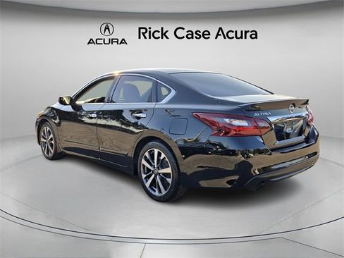 Used 2017 Nissan Altima 3.5 SR w/ Interior Lighting Package image 7