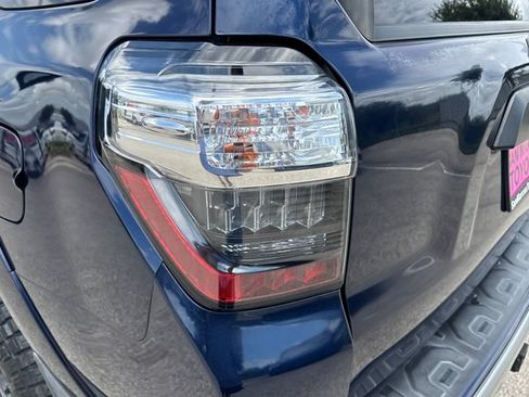 Used 2018 Toyota 4Runner TRD Off-Road Premium AWD/4WD image 34