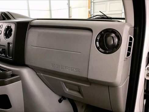 Used 2014 Ford E-350 and Econoline 350 XLT RWD image 15