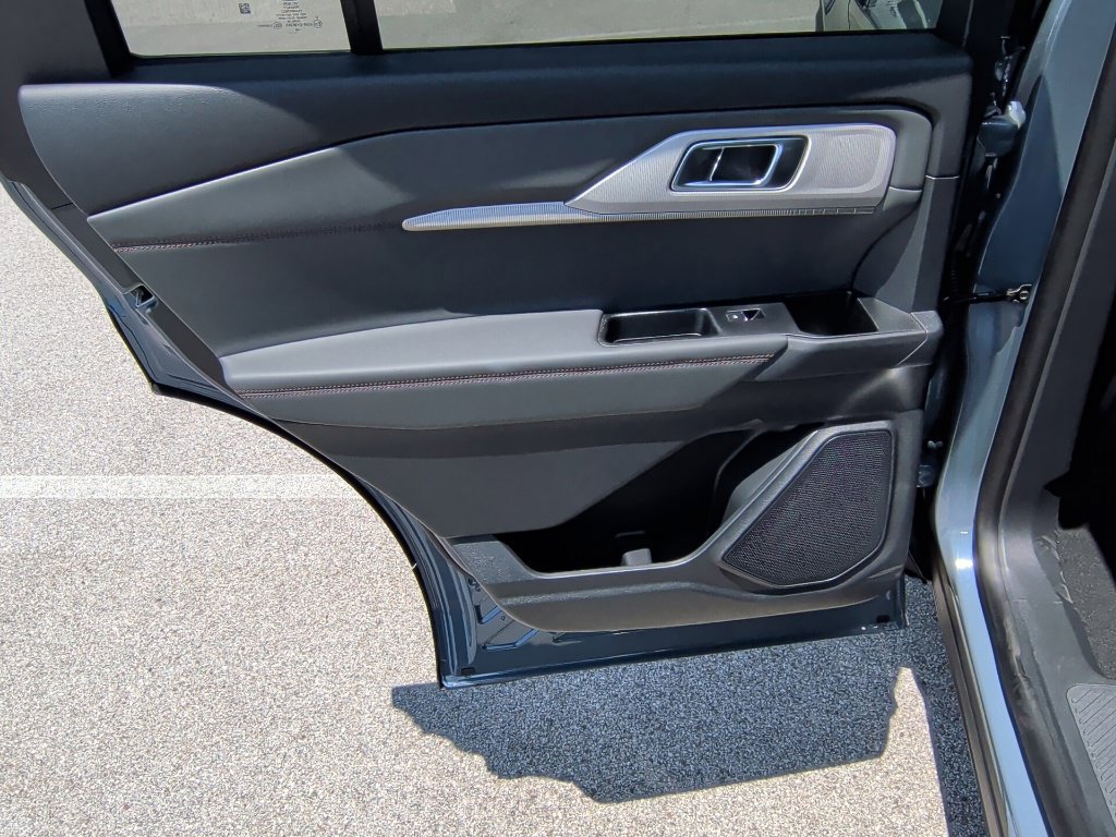 Used 2026 Ford Explorer Active RWD image 33