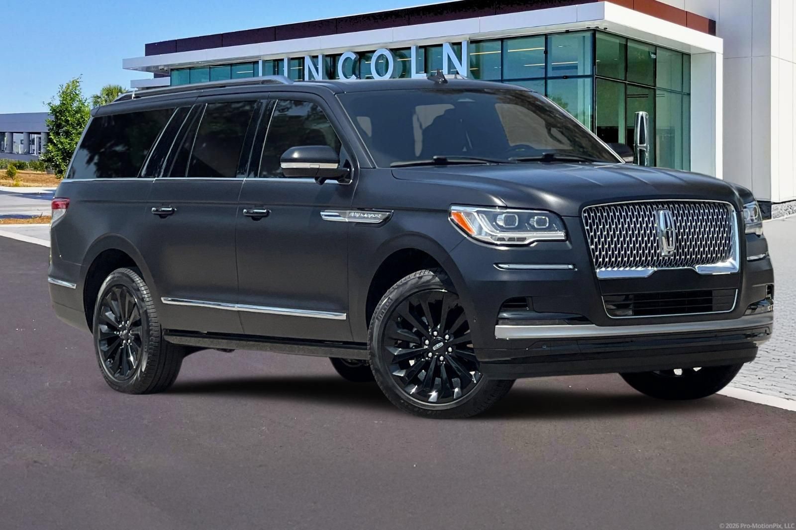 Certified 2024 Lincoln Navigator L Reserve AWD/4WD image 2