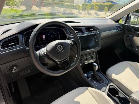 Used 2020 Volkswagen Tiguan SEL FWD image 11