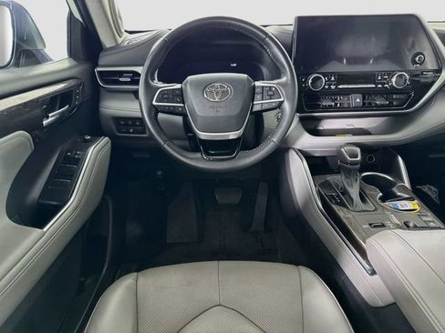 Used 2023 Toyota Highlander Platinum FWD image 22