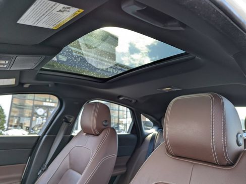 Used 2017 Jaguar XF R-Sport AWD/4WD image 30