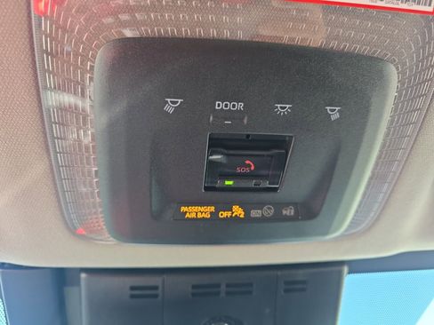 Used 2026 Toyota Prius Plug-In Hybrid FWD image 20