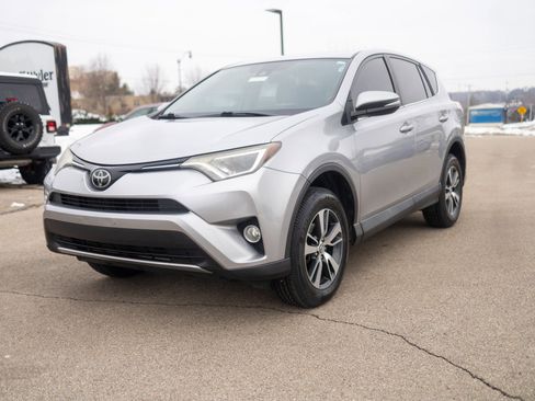 Used 2018 Toyota RAV4 XLE image 16
