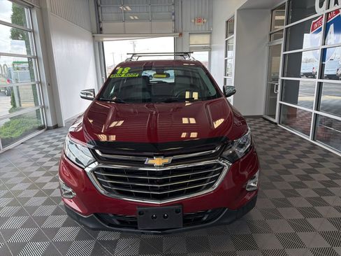 Used 2018 Chevrolet Equinox Premier image 2