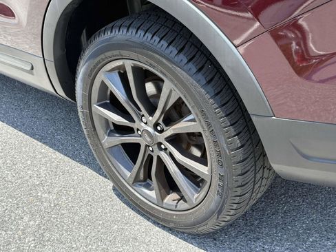 Used 2019 Ford Explorer XLT w/ Equipment Group 202A AWD/4WD image 33