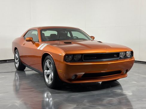 Used 2011 Dodge Challenger R/T RWD image 3