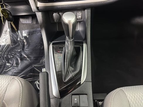 Used 2018 Toyota Corolla LE FWD image 33