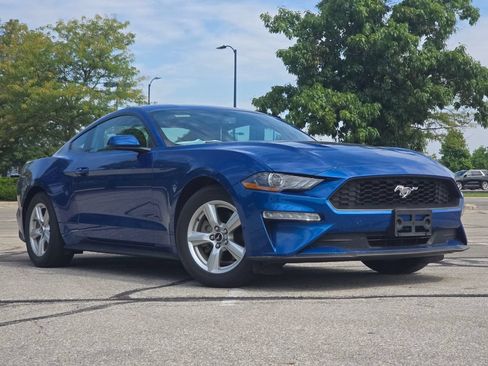 Used 2018 Ford Mustang Coupe RWD image 2