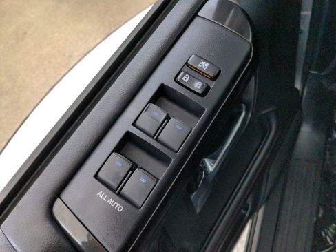 Used 2019 Toyota 4Runner TRD Off-Road Premium AWD/4WD image 26