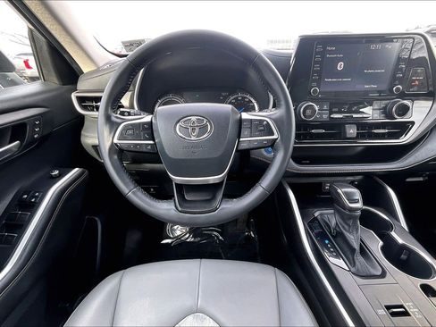 Used 2022 Toyota Highlander Bronze Edition image 5