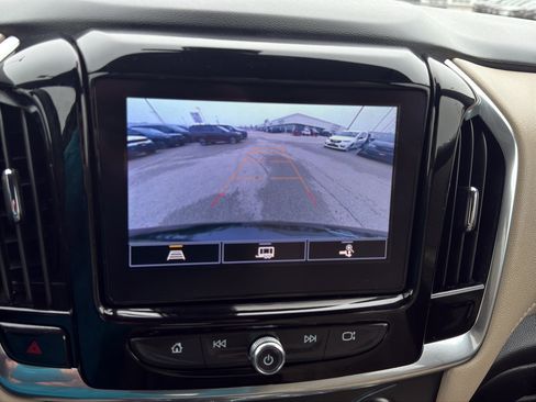 Used 2023 Chevrolet Traverse LT image 20