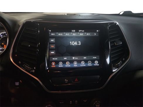 Used 2019 Jeep Cherokee Limited image 13