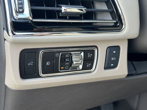 Certified 2023 Lincoln Navigator Reserve AWD/4WD image 11