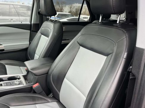 Used 2022 Ford Explorer XLT w/ Equipment Group 202A AWD/4WD image 36