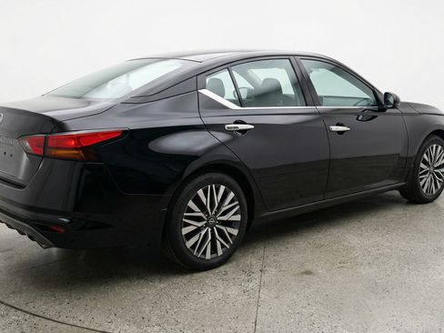 Used 2025 Nissan Altima 2.5 SV image 9