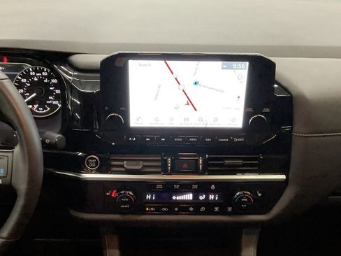 Used 2024 Nissan Pathfinder SL image 13