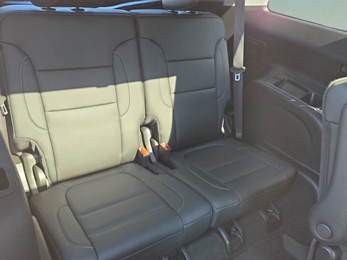 Used 2023 GMC Acadia SLT w/ Elevation Edition image 20