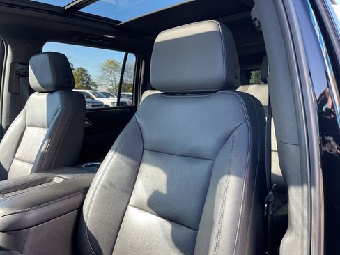 Used 2023 Chevrolet Suburban Z71 w/ Luxury Package image 8
