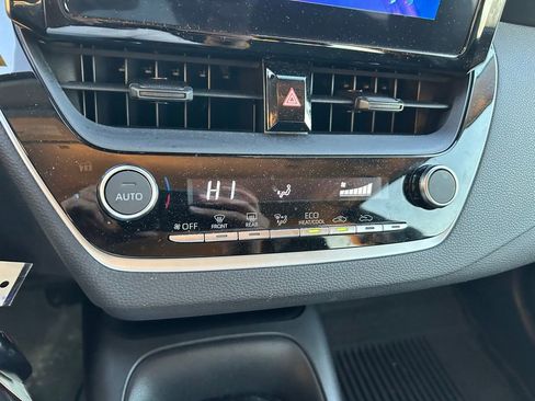 Used 2022 Toyota Corolla LE image 25